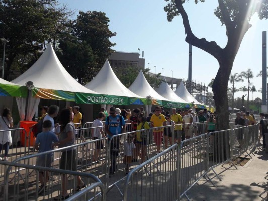 Ambiente en las afueras del Maracaná