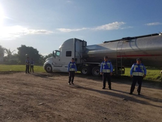Dentro de una rastra encuentran varios sacos de droga en El Progreso, Yoro