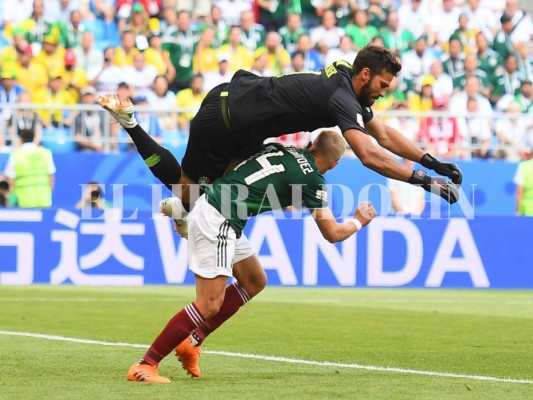 FOTOS: Las más exageradas caídas durante el duelo Brasil contra México; Neymar no es el único actor