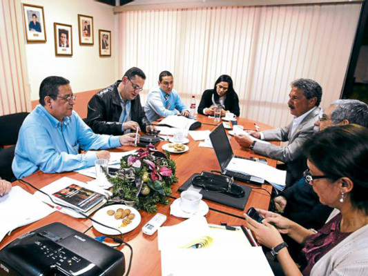 Gobierno impone tasa de 17 dólares al entrar o salir de Honduras