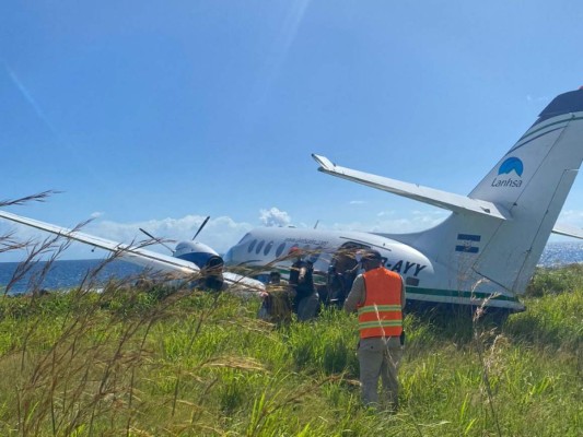 Avioneta casi provoca tragedia al salirse de pista en aeropuerto de Roatán