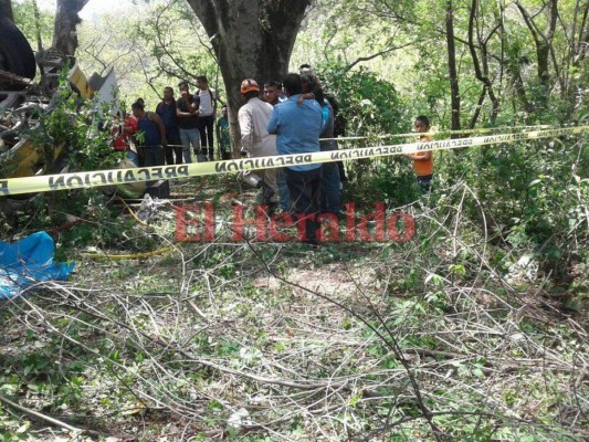 Cuatro personas atrapadas en un vehículo deja aparatoso accidente en El Roblito, Comayagua
