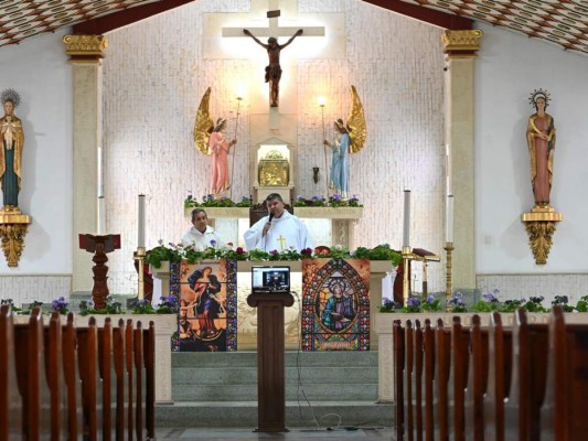 Con misas virtuales, así celebró la feligresía católica el Jueves Santo
