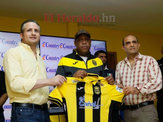 Hernán Medford es presentado como nuevo DT del Real España