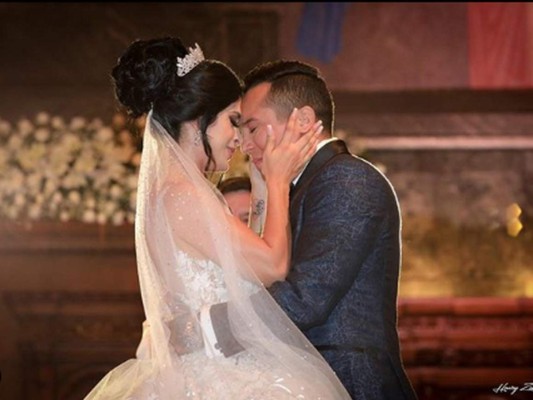 Edwin Luna se casó con su prometida Kimberly Flores