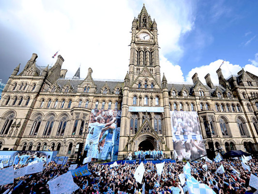 Manchester City celebra el título con el que sale de la sombra de United