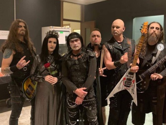 Vocalista de Cradle of Filth envía 'terrible maldición' a ladrón de su chaqueta en Honduras