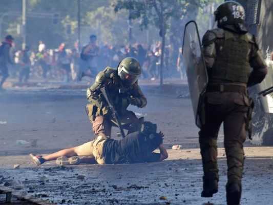 Futbolistas deciden no jugar por crisis social y Chile suma un mes sin torneo