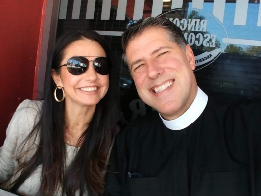 FOTOS: La vida del padre Alberto 10 años después de dejar el sacerdocio por el amor de una mujer