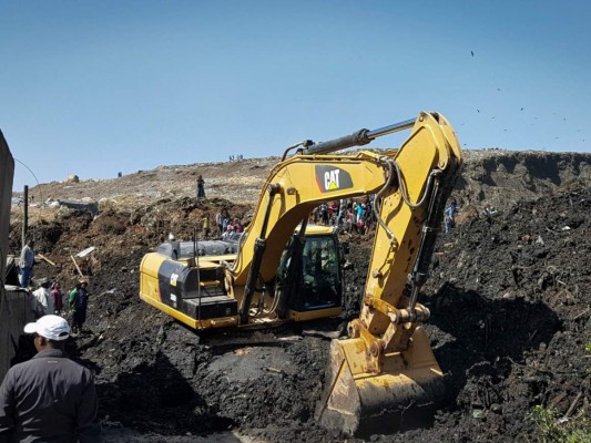 Suben a 50 los muertos en avalancha en basurero en Etiopía