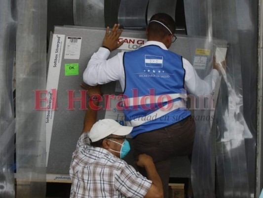 Así fue el arribo de 189,600 vacunas de AstraZeneca a Honduras (FOTOS)