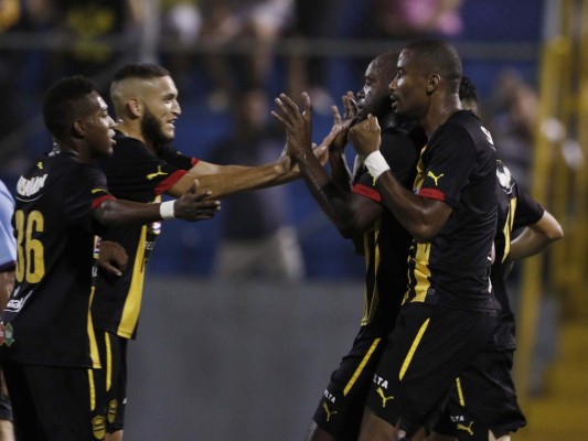 La cabeza de Osman Chávez define un clásico insípido y de pocas emociones