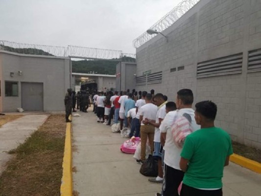 FOTOS: Así fue el traslado de 34 reos desde La Tolva hacia Támara y El Porvenir