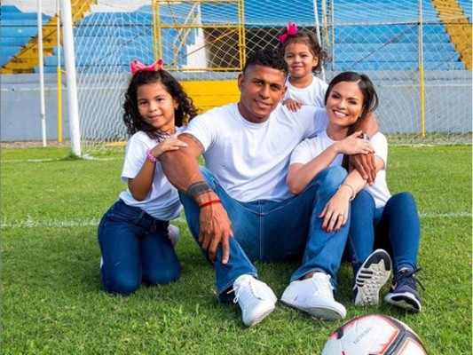 Las románticas fotografías de Tita Torres y Carlo Costly previo a su boda