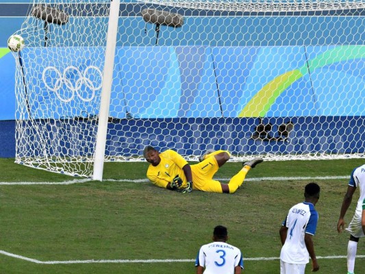 Buba López defenderá el arco de Honduras ante Trinidad y Tobago tras doble amarilla de Donis Escober
