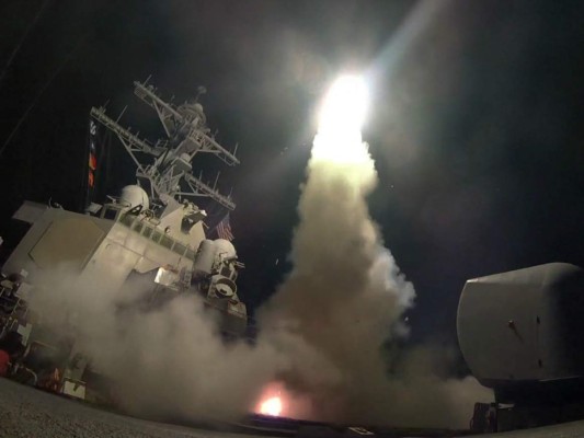 Estados Unidos recibe elogios por ataque a Siria, Rusia indignada