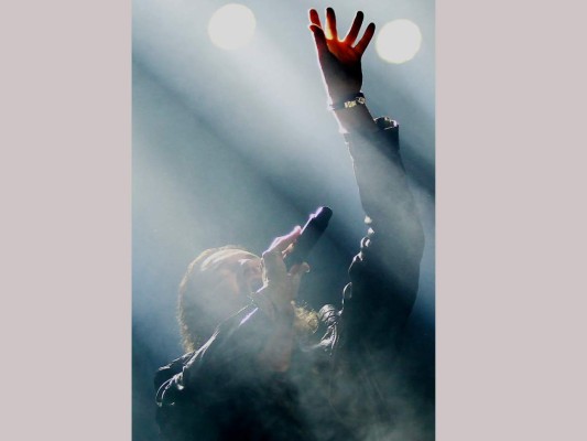 Hondureños cantan al ritmo de Maná