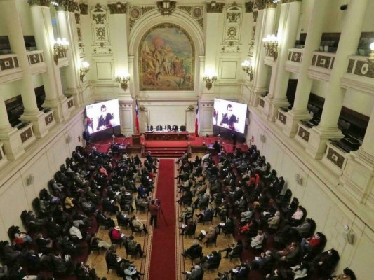 Convención Contitucional de Chile suspende sesión para cambiar la presidencia  