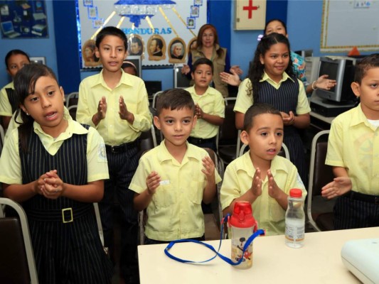 Estudiantes del Club Rotario 2 aprenden sobre las tres R