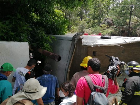 Las imágenes del aparatoso accidente que dejó dos muertos en carretera a oriente
