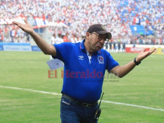 FOTOS: Golpes, empujones y gritos, así fue el altercado de Diego Vazquez en la cancha del Nacional