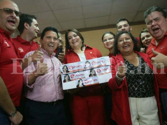 Movimientos de partidos políticos entregaron planillas para votaciones internas