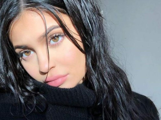 Kylie Jenner confirma que dio a luz a una niña