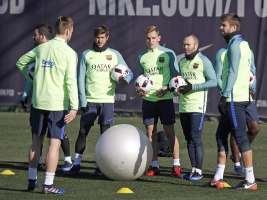 Pesada broma de Luis Suárez y Neymar a Gerard Piqué