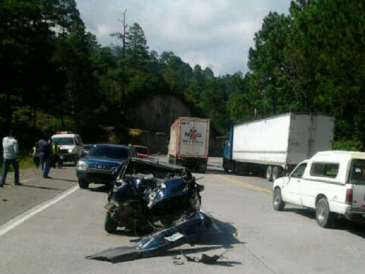 Dos heridos en colisión entre rastra y turismo en Siguatepeque