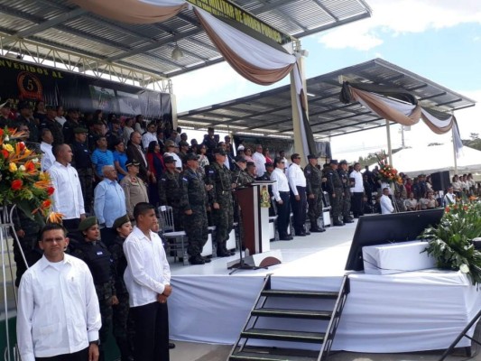 Presidente Hernández participa en celebración del quinto aniversario de la Policía Militar