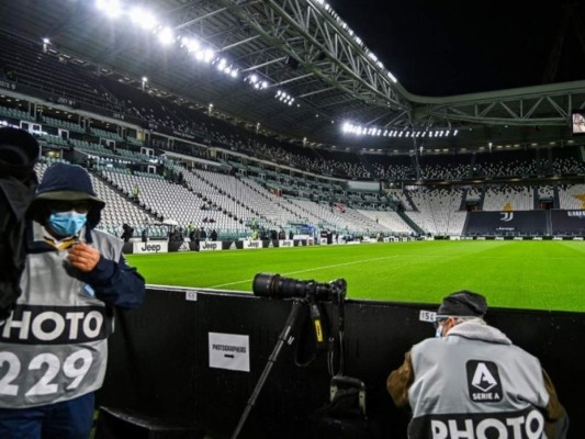 Italia reduce la capacidad en estadios a 5,000 espectadores por la pandemia