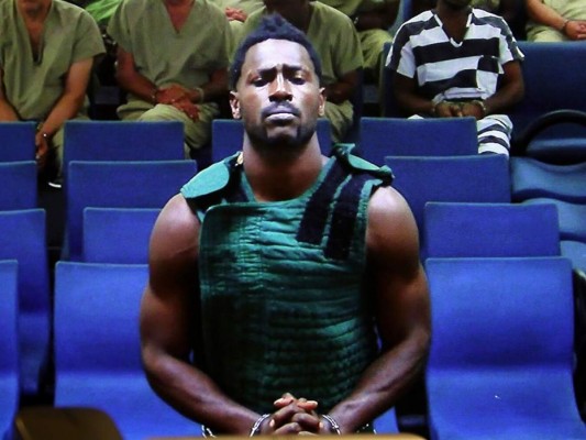 NFL: Antonio Brown paga fianza y sale de la cárcel en Florida