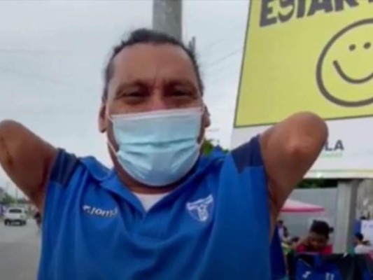 Por amor: Hondureño viajó 48 horas para ver jugar a su amada Honduras  