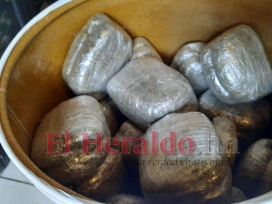 Así fue el millonario decomiso de droga dentro de barriles en El Pedregal