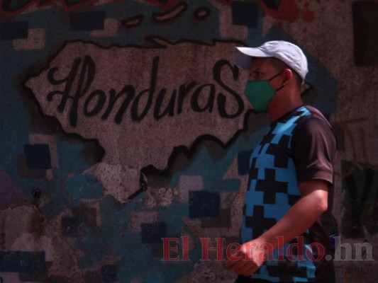 FOTOS: Capitalinos cumplen con el uso obligatorio de mascarillas ante la pandemia