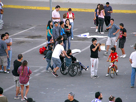 Sismo de 7.1 deja 14 heridos, 25,000 evacuados y un buen susto en Chile