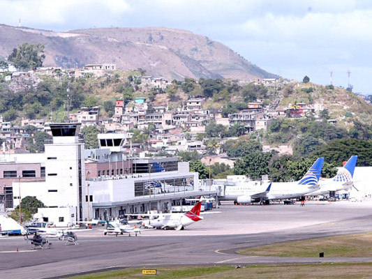 Narcotraficantes no entran por las aduanas, le recuerdan a Áfrico Madrid