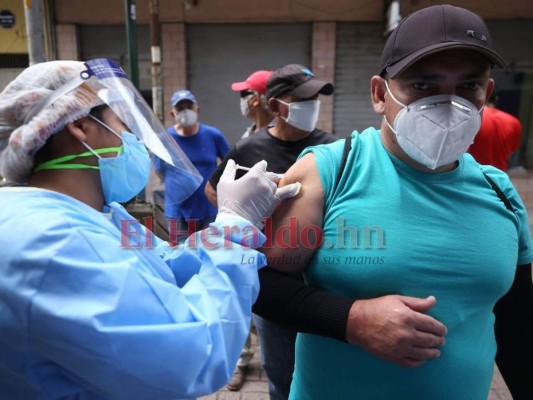 Todavía hay más de 1.1 millones de hondureños sin haberse vacunado