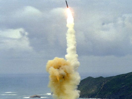 EEUU prueba un misil balístico intercontinental