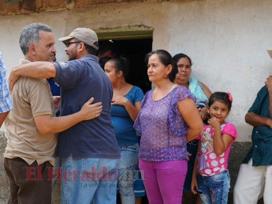 Las tristes imágenes del velorio de hermanos arrastrados por el río Ulúa tras accidente vial
