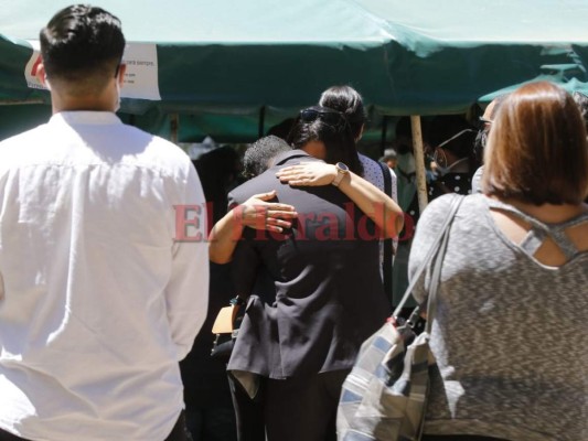 Entre lágrimas y pesar, dan último adiós al abogado hondureño Melvin Bonilla