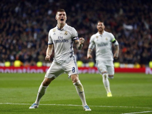 Centrocampista del Real Madrid Toni Kroos sufre un esguince de rodilla