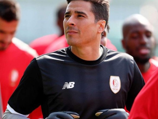 Los memes que generó el nuevo look de Memo Ochoa