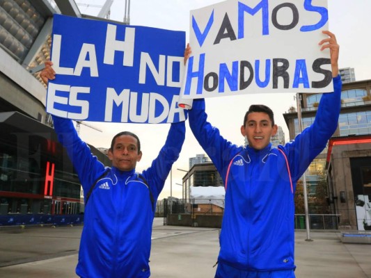 Hondureños se comienzan a tomar el BC Place y alienta a la Selección de Honduras