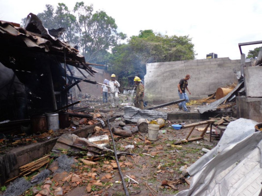 Explosión en cohetería deja dos muertos