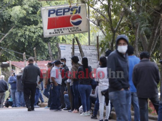 Cuestionan demora en inicio de votaciones en Santa Lucía