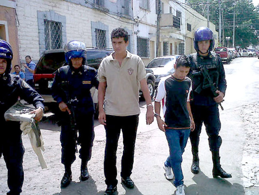Capturan a estudiantes asaltantes en la Policarpo Paz García