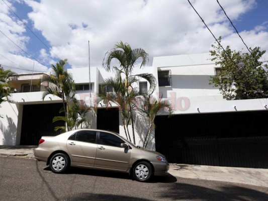 Embajador de Venezuela, Filinto Durán, abandona el país