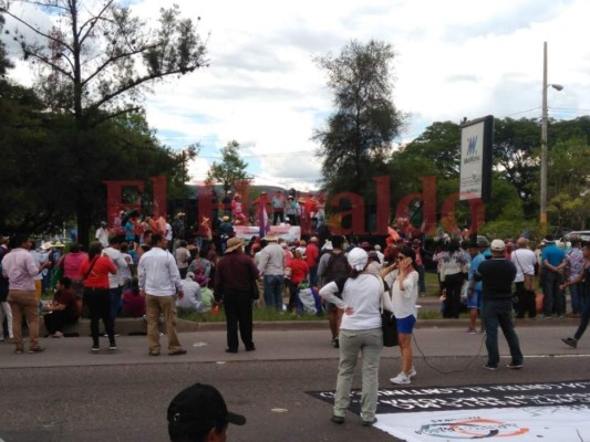 FOTOS: Llega a Tegucigalpa caravana que caminó desde Cortés en apoyo a migrantes