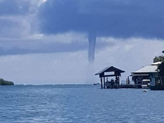 Tromba marina sorprende a pobladores de Jonesville, Roatán